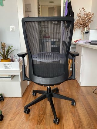 Silla de escritorio y oficina ergonómica negra