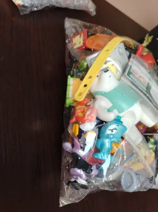 Lote figuras kinder variadas