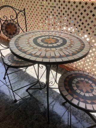 Mesa y 2 sillas forja y cerámica