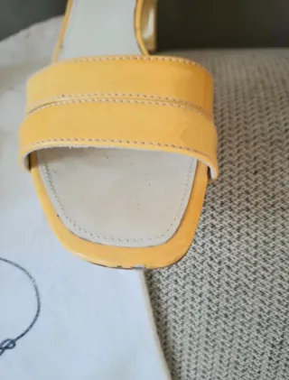 Sandalias de tacón Prada amarillas