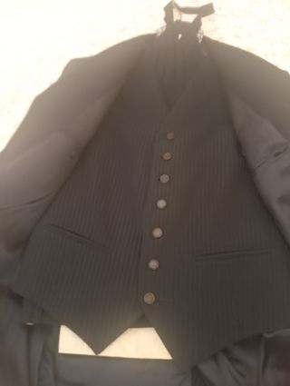 Completo elegante uomo blu