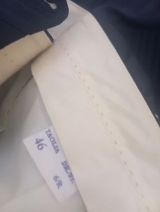 Completo elegante uomo blu