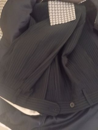 Completo elegante uomo blu