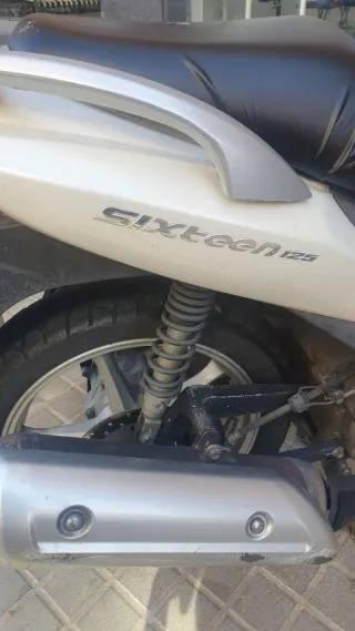 Suzuki Sixteen 125 Scooter 2011