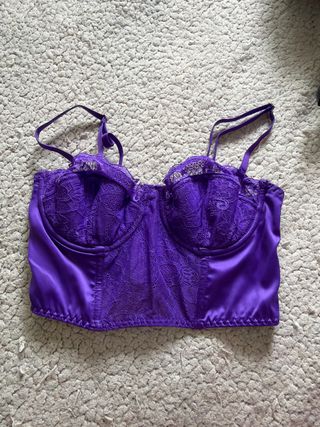Corsé morado de satén y encaje