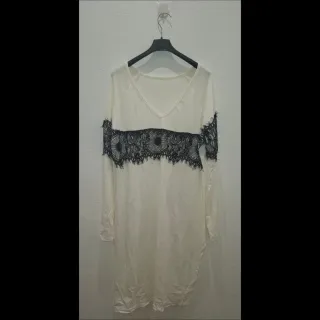 Vestido blanco con encaje negro