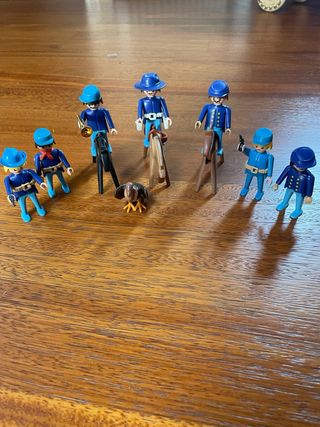 Lotto 7 soldati Playmobil con cavalli e condor