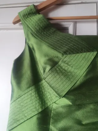 Precioso traje de ceremonia verde