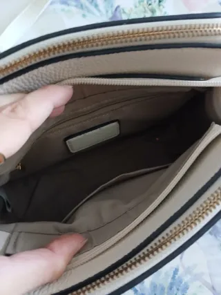 Borsa beige con dettagli oro