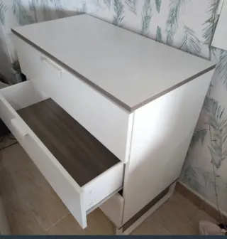 Cómoda 3 cajones blanca y madera, lacada en blanco