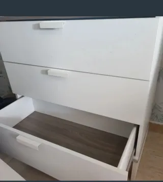 Cómoda 3 cajones blanca y madera, lacada en blanco