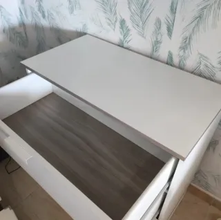 Cómoda 3 cajones blanca y madera, lacada en blanco