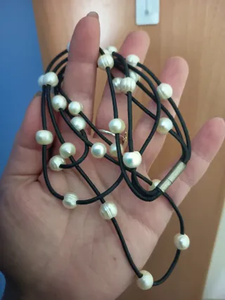 Collar cuero y perlas río