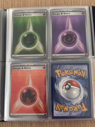 Álbum Cartas Pokémon variado.