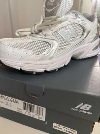 New Balance 530 Plata y Blanco