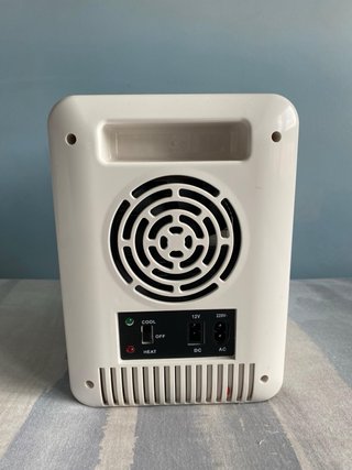 Mini nevera para maquillaje BYPHASSE frío y calor