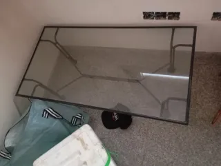Mesa de forja y cristal