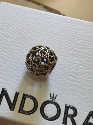 Charm filigrana floral plata