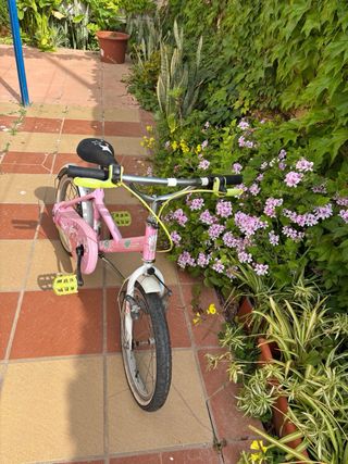 Bicicleta infantil rosa con princesa. BAJO PRECIO