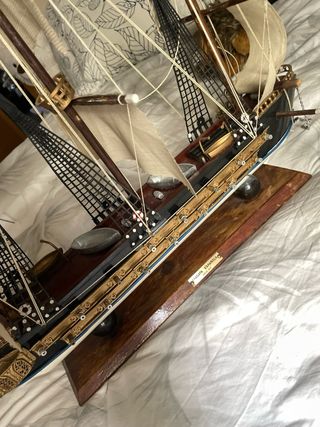 Maqueta de velero de madera