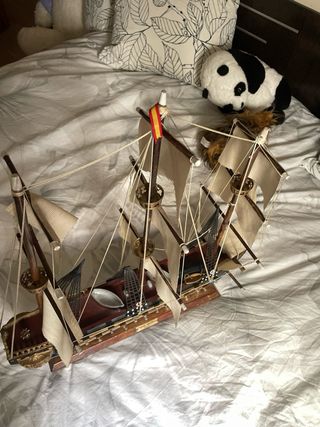 Maqueta de velero de madera