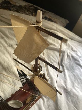 Maqueta de velero de madera