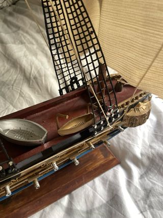 Maqueta de velero de madera
