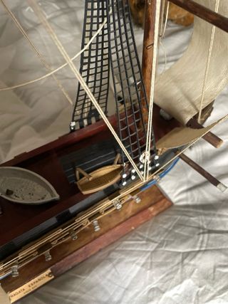 Maqueta de velero de madera
