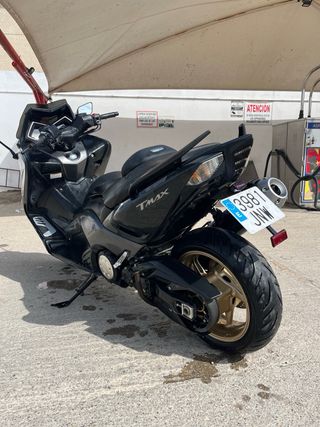 Yamaha TMAX 530 Negra y Dorada
