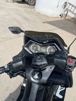Yamaha TMAX 530 Negra y Dorada