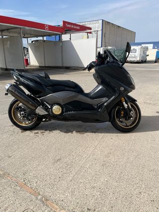 Yamaha TMAX 530 Negra y Dorada