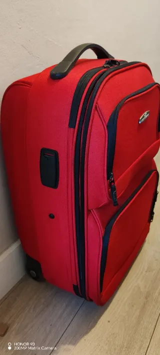 Maleta de viaje roja