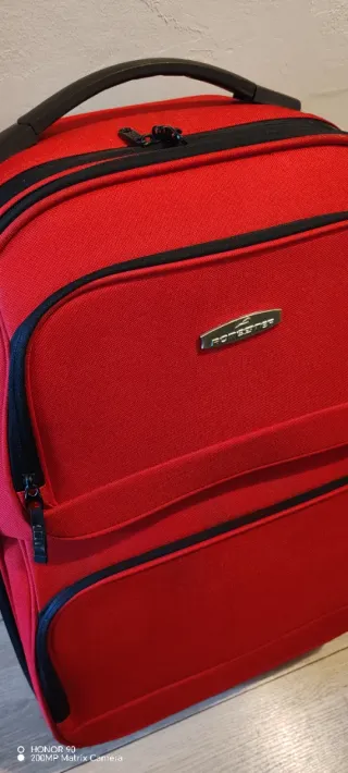 Maleta de viaje roja