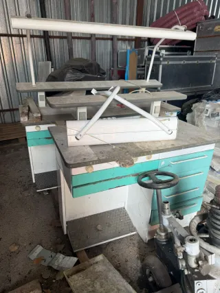 Mueble de oficina con cajones