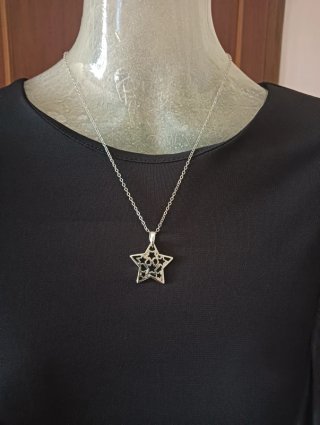 Collana con stella traforata nuova