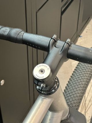 Bicicleta Gravel Titanio