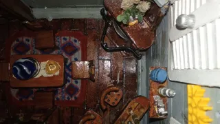 Casa de manualidades decorada con piedras