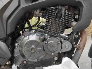 SÓLO 8.500Km. MOTO NAKED 125cc. CARNET COCHE (B)