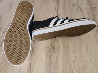 Adidas VS Space Negro y Dorado