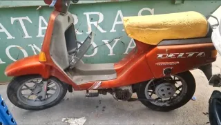 Moto Vespa Delta Scooter Roja