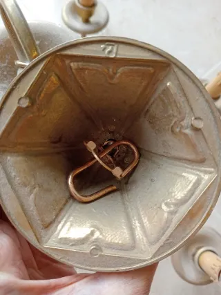 Araña metálica dorada 6 brazos