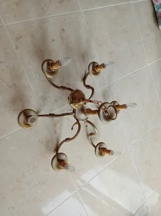Araña metálica dorada 6 brazos