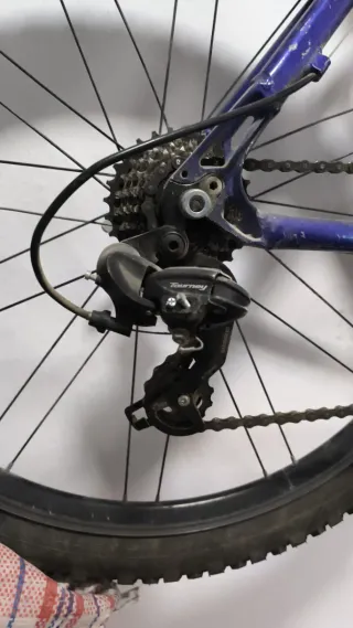 Bicicleta GECCE. Incluye casco y mochila bici.