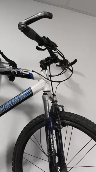 Bicicleta GECCE. Incluye casco y mochila bici.