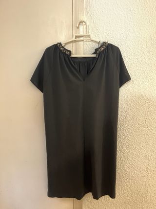 Vestido negro con pedrería
