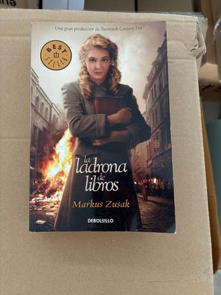 La ladrona de libros / The Book Thief (Spanish ...