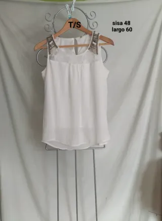 Blusa blanca con pedrería