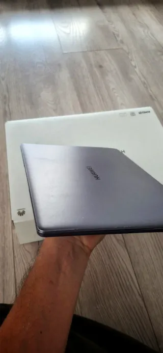 Huawei Matebook 13 • SSD • 8GB RAM