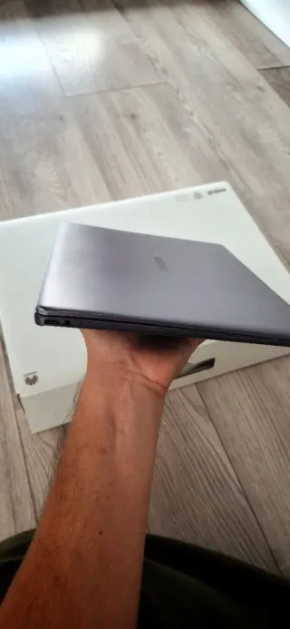 Huawei Matebook 13 • SSD • 8GB RAM