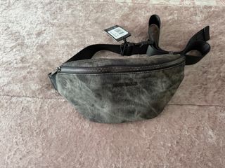Riñonera Guess gris  nueva a estrenar